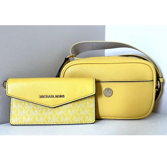 New Michael Kors Maisie Small 2-in-1 Camera Crossbody Leather Golden Yellow - Picture 1 of 6